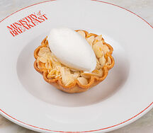 Тарталетка с грушей и миндальным кремом