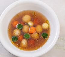 Куриный суп с фрикадельками и овощами