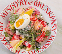 Деревенский салат с яйцом