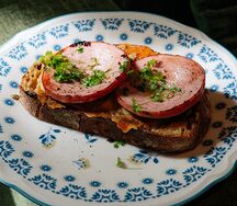 Гриль-чиз с докторской колбасой