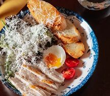 Цезарь с курицей