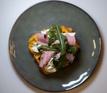 Вафля из батата с ветчиной