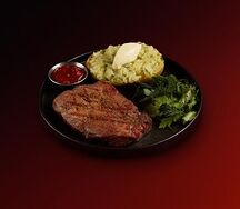 Стейк из шейки мраморной свинины с печёным кинг картофелем