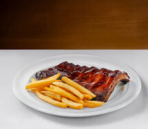 Свиные ребра BBQ с картофелем фри по-американски