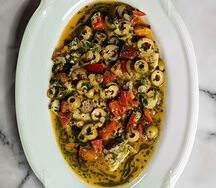 Филе камбалы, томленое в белом вине, томаты, каперсы