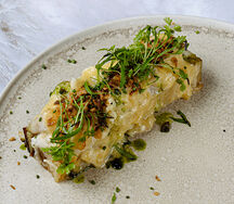 Филе судака, картофельный гратен, голландский соус