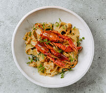 Паста с крабом и страчателлой, сливочный соус