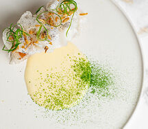 Сало, печеный картофель, бер блан из соленых огурцов