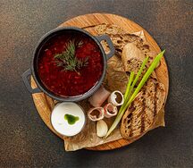 Борщ с томлеными телячьими щечками