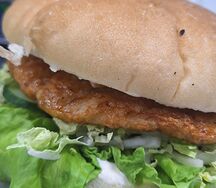 Бургер с двойной котлетой из курицы