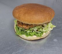 Бургер с куриным стейком