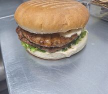 Бургер с двойной котлетой из свинины