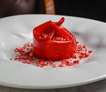 Чизкейк Бейлиз с желе из малины и карамелизированным фундуком