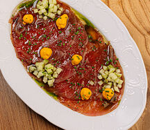 Маринованный тунец, морковный крем, свежий  огурец