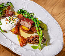 Вырезка говядины, молодой картофель, шпинат