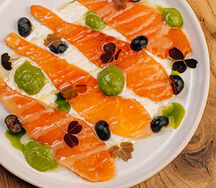 Цитрусовый лосось, страчателла, голубика