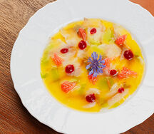 Тирадито из дорадо с соусом юдзу-мандарин