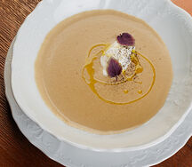 Крем-суп из белых грибов и трюфельным маслом 