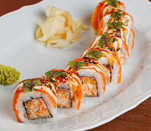 Фирменный ролл с камчатским крабом и мурманским лососем