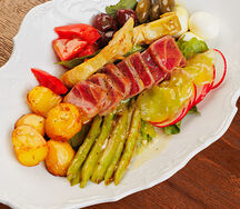 Салат Нисуаз с тунцом гриль