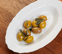 Оливки маринованные с розмарином