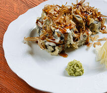 Тёплый ролл Фудзияма с мурманским лососем