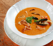 Том ям с морепродуктами