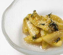 Огурцы, маринованные в аджике