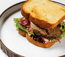 Сэндвич с брискетом и трюфельным кремом