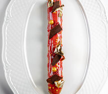 Эклер с кремом маскарпоне и малиновым гелем