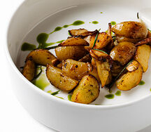 Картофель беби с белыми грибами и розмарином