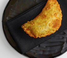 Чебурек с сыром камамбер