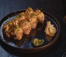 Тартар креветка-личи-фурикакэ