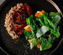 Говядина Субанг-Джая, сальса, личи