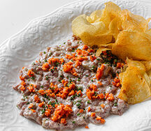 Тартар из нежной телятины с маслом халапеньо