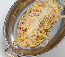 Спагетти Карбонара в сливочном соусе с окороком