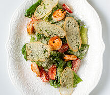 Цезарь с тигровыми креветками