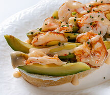 Брускетта с обжаренными тигровыми креветками