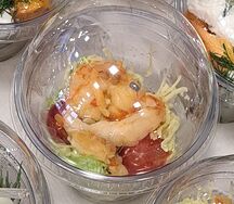 Салат Цезарь с креветками