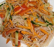 Фунчоза с овощами и куриным филе