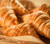 Круассан с абрикосовой начинкой