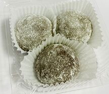 Моти шоколадный с вишней