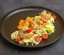 Салат цезарь с креветками