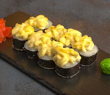 Запеченный ролл с курицей