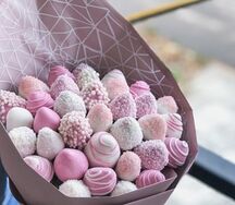 Клубничный букет Моника