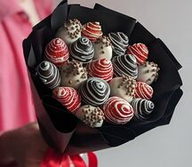 Клубничный букет Чёрный Неон