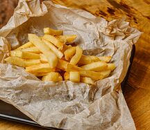 Картофель фри или по-деревенски с соусом