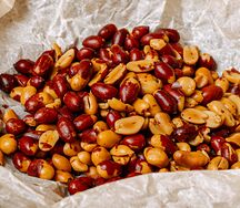 Арахис, жаренный на воке