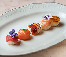 Сет суши Тунец, лосось, гребешок, креветка и угорь