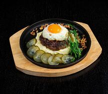 Бифштекс с яйцом